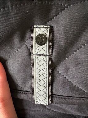 lululemon athletica gray and light gray scarf loop detail